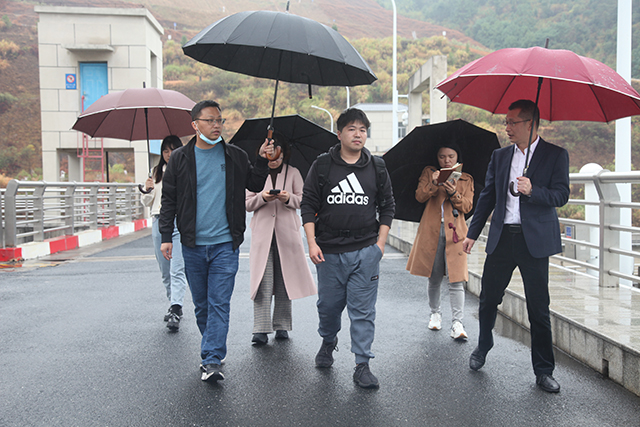 省内外媒体调研采访数字孪生峡江水利枢纽工程