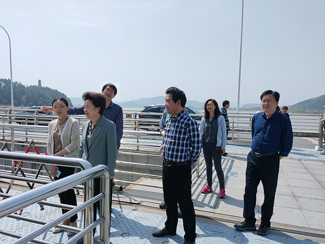 省级水网先导区第三方评估专家一行调研数字孪生峡江水利枢纽项目