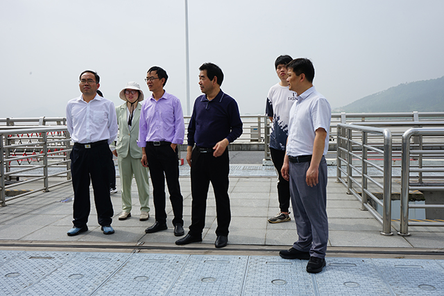 高安市上游水库一行调研峡江水利枢纽工程
