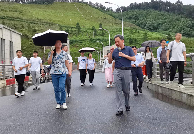南昌工程学院教师发展与服务中心彭聪主任一行调研峡江水利枢纽工程