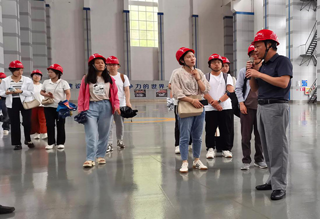 南昌工程学院教师发展与服务中心彭聪主任一行调研峡江水利枢纽工程
